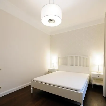 для цінувальників львівського середньовіччя *