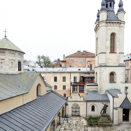 для цінувальників львівського середньовіччя * リヴィウ