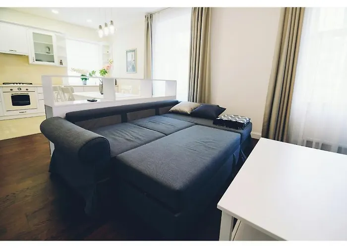 для цінувальників львівського середньовіччя * リヴィウ