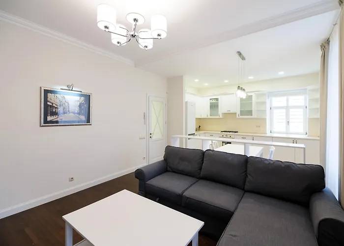 для цінувальників львівського середньовіччя *