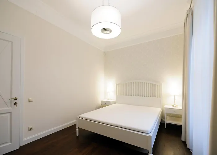 для цінувальників львівського середньовіччя *