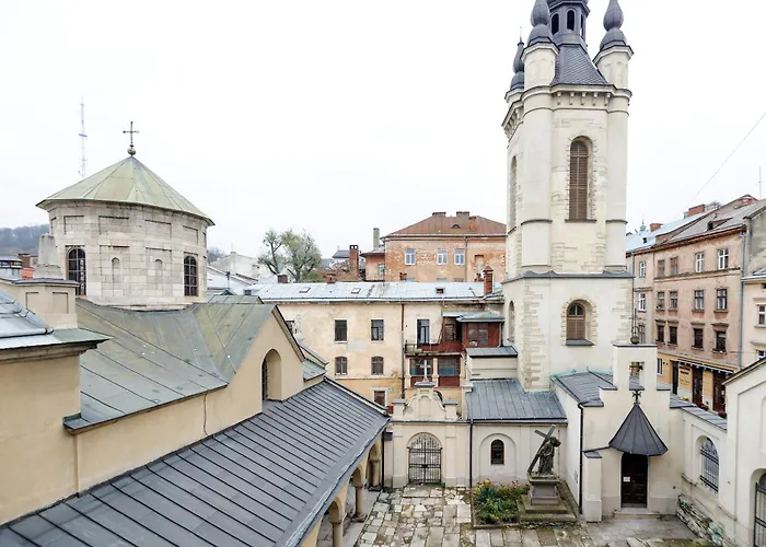для цінувальників львівського середньовіччя * リヴィウ